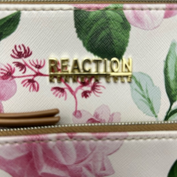 Kenneth Cole Reaction Crossbody Floral Purse. Adjustable Strap. - Picture 3 of 10